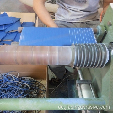 Schleifbandumformmaschine zum Schneiden von Schleifbändern